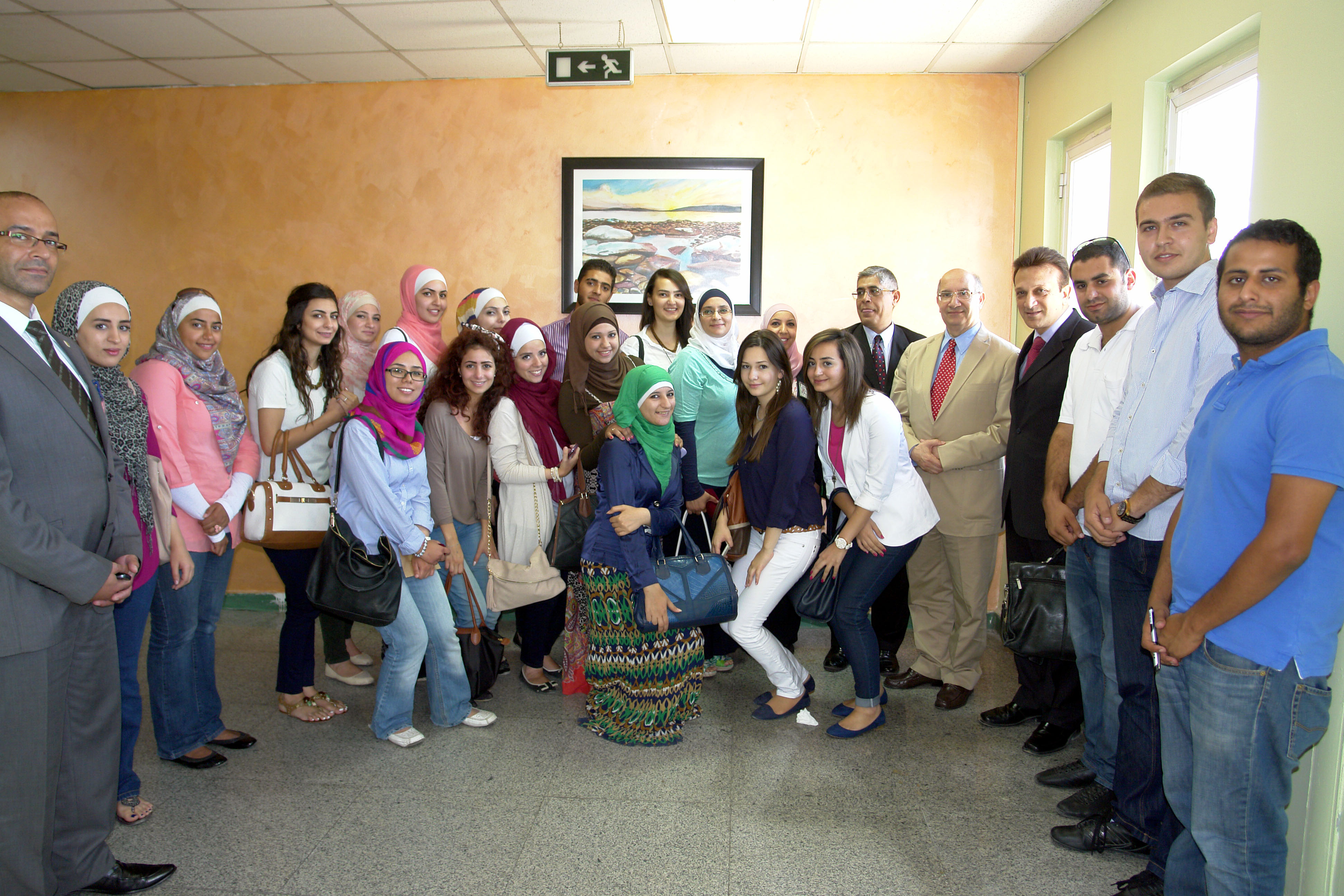 مُستشفى الجامعة الأردنية يكرم طلبة وأساتذة من كُليات الفنون والتصميم، والهندسة والتكنولوجيا، وإدارة الأعمال في الجامعة الأردنية 